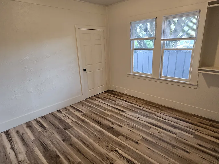 850 NW Polk Ave — Photo 8