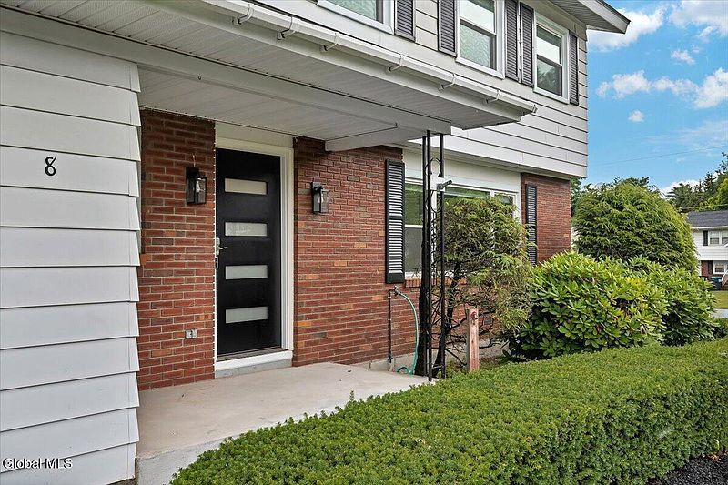 5th image of 8 Woodland Drive