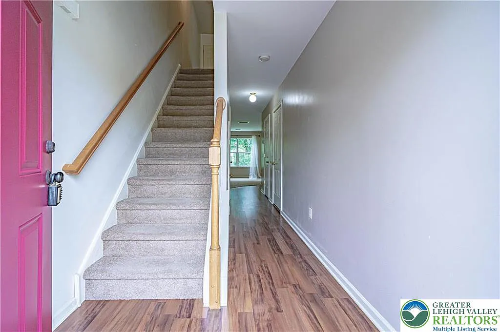 3 bed, 2.5 bath, 1497 sqft, $2,295 — Photo 2