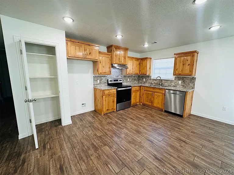 609 NE 4th Ave — Photo 5
