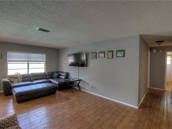 5th image of 1143 Breeze Dr