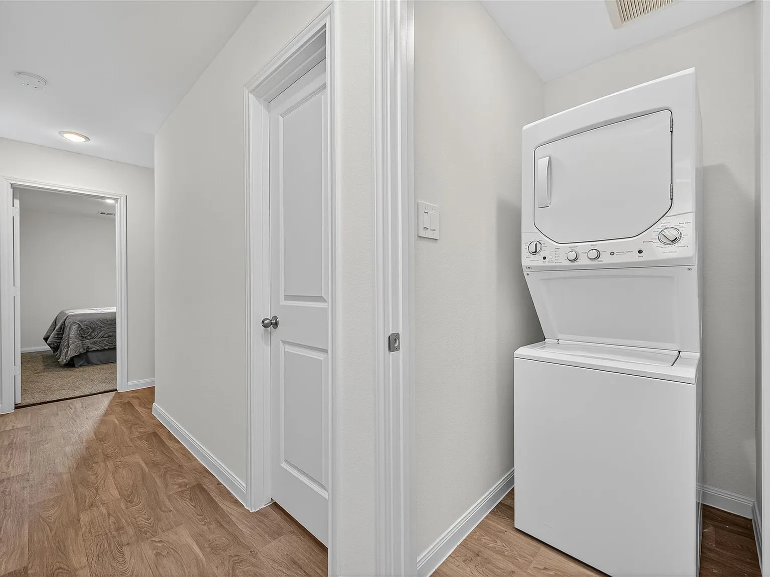 3 bed, 2.0 bath, 900 sqft, $1,700 — Photo 3