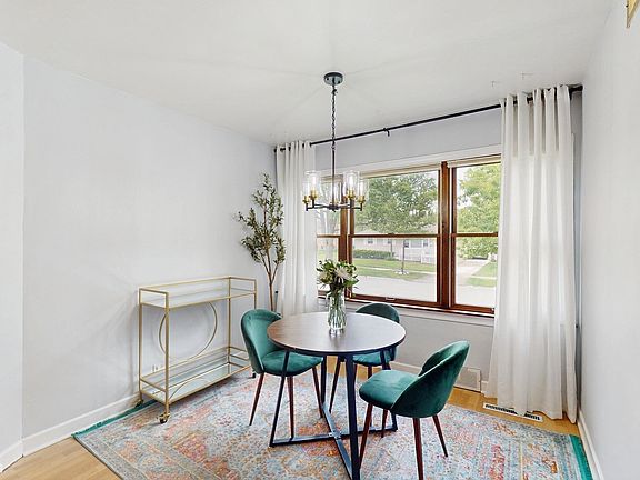 5th image of 111 N Washington St