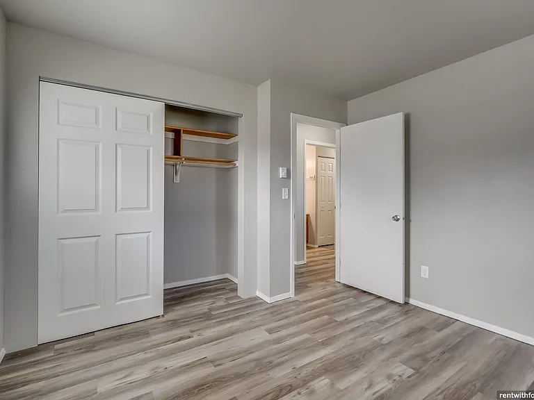 560 W Linwood Ave — Photo 6