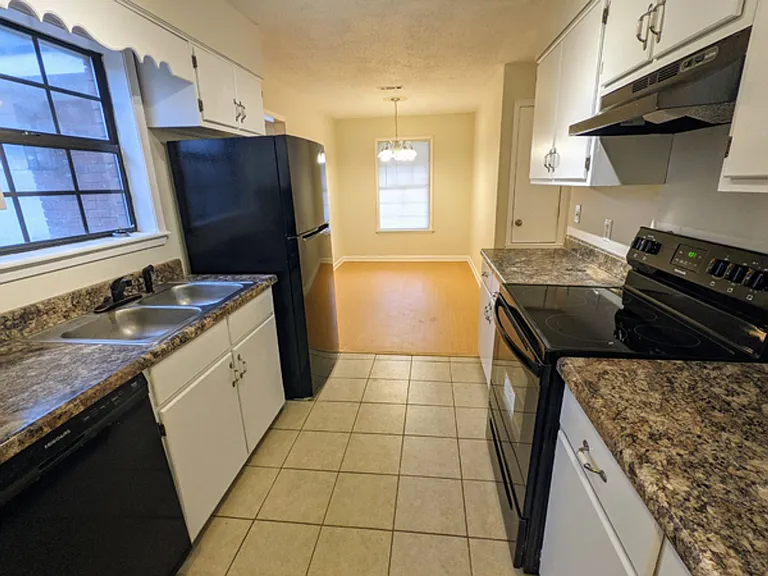 1860 Skyline Dr — Photo 12