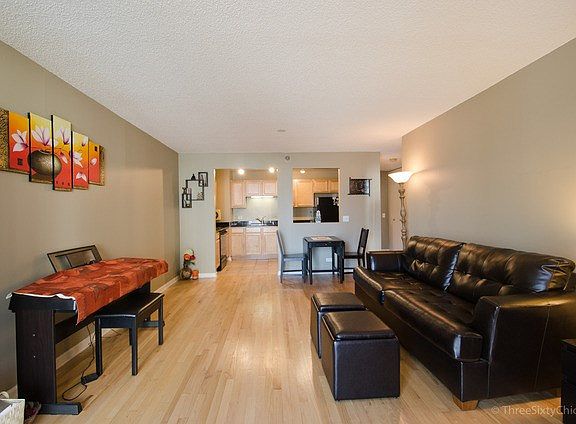 3rd image of 1250 N La Salle Dr APT 1106