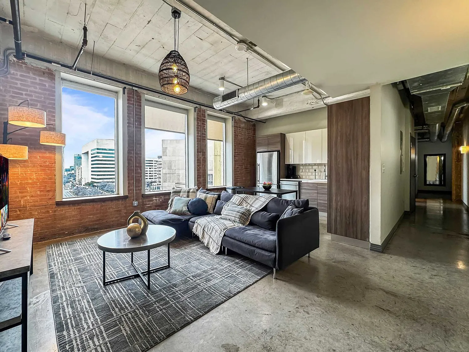 2 bed, 2.0 bath, $4,208 — Photo 2