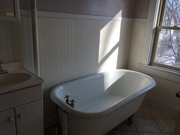 3rd image of 416 East Ave
