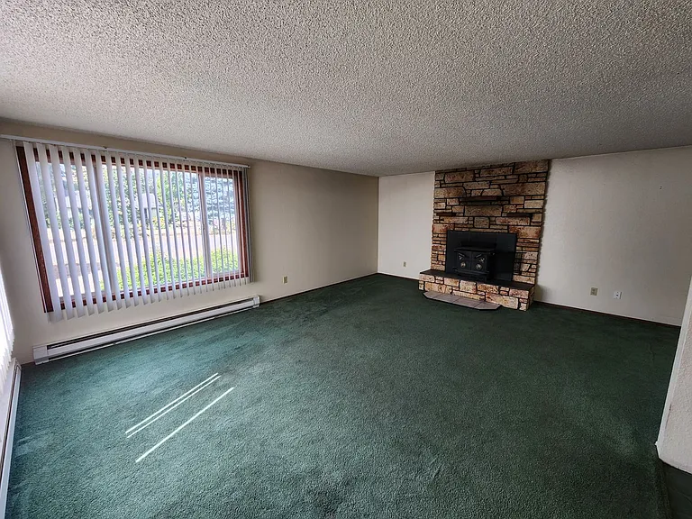 2412 Eureka Ave — Photo 5