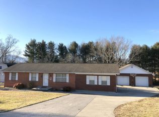 186 Shannon Rd, Jacksboro, TN 37757