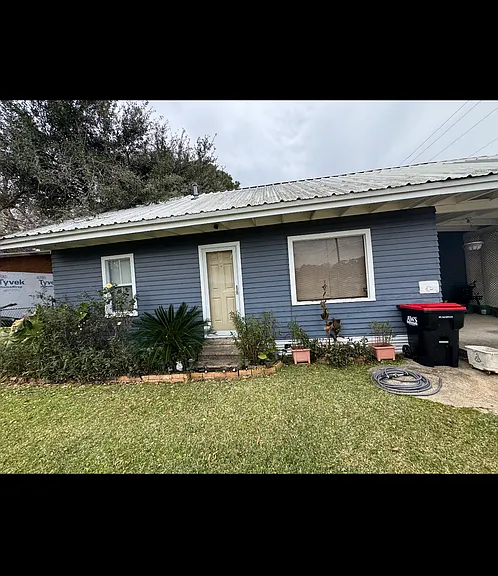 241 N Pine St — Photo 1