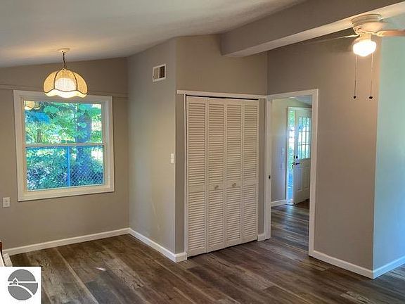 4th image of 3775 Brook Dr
