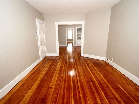 4th image of 18 Howes St