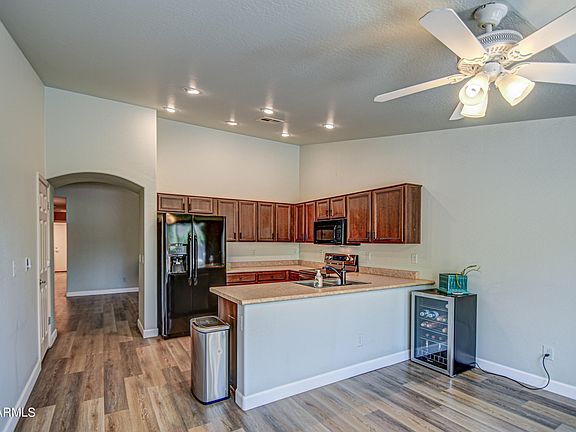 5th image of 1443 E DOUGLAS Street