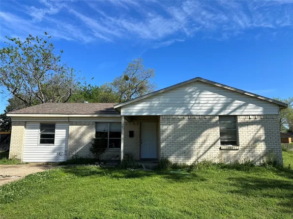 917 E Vista Dr, Garland, TX 75041