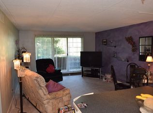 1050 N Farnsworth Ave APT 104, Aurora, IL 60505