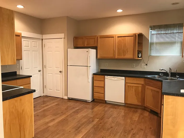 226 E River Rock Rd — Photo 3