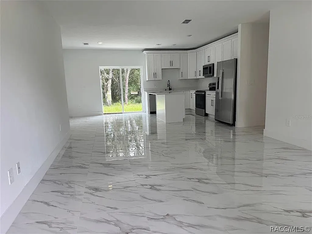 4 bed, 3.0 bath, 1565 sqft, $1,900 — Photo 2