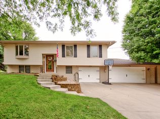 211 Meadow Dr, Treynor, IA 51575