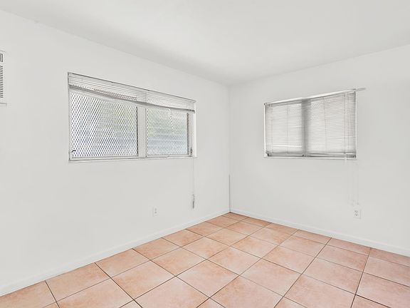 5th image of 223 Antilla Ave #11