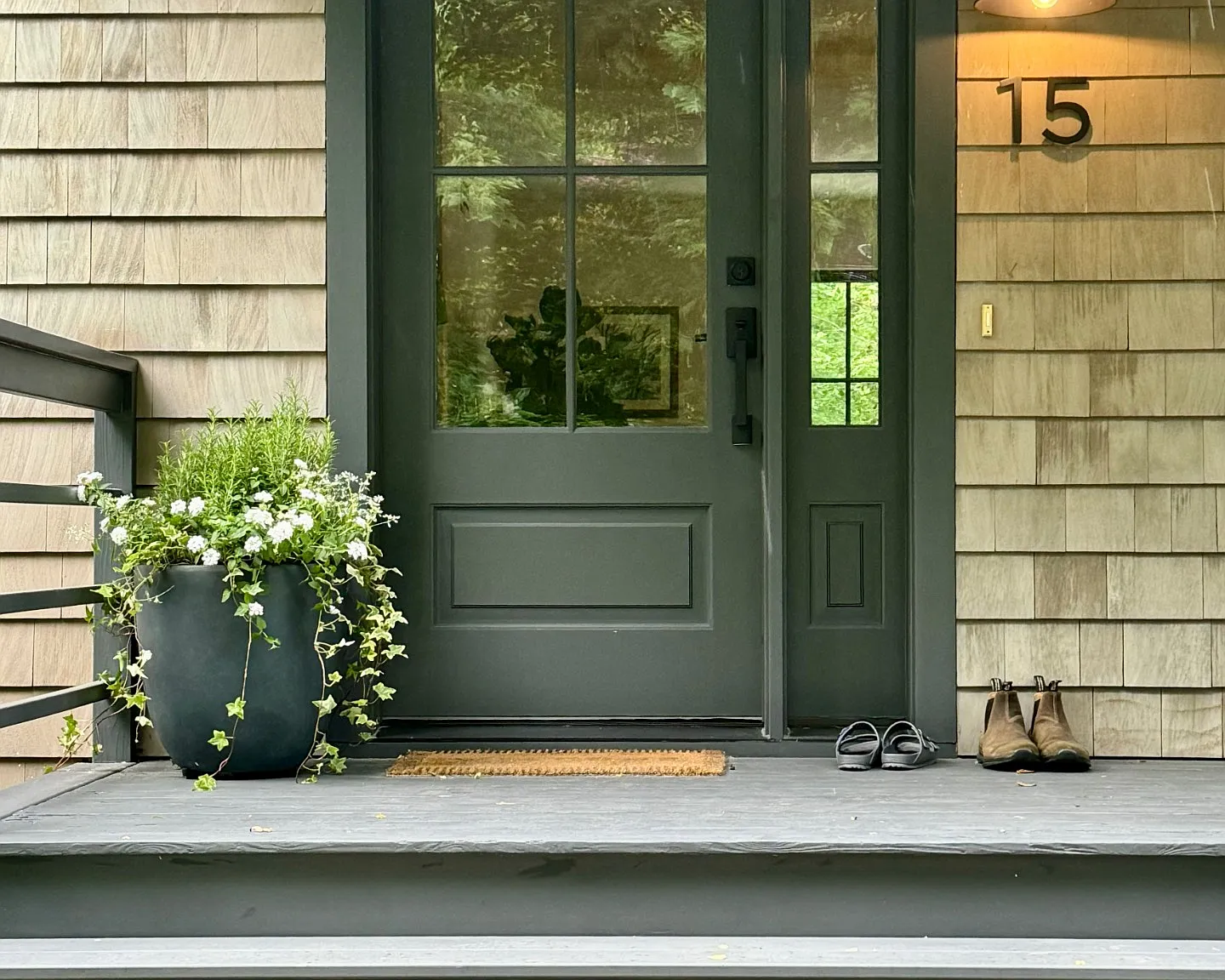 Chic Remodeled Retreat in Noyac — Photo 4
