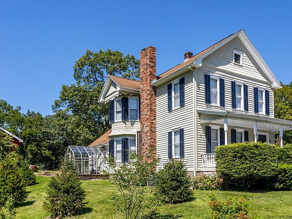 3rd image of 8 Cedar Street