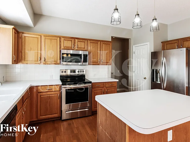909 NE 93rd Ct — Photo 8