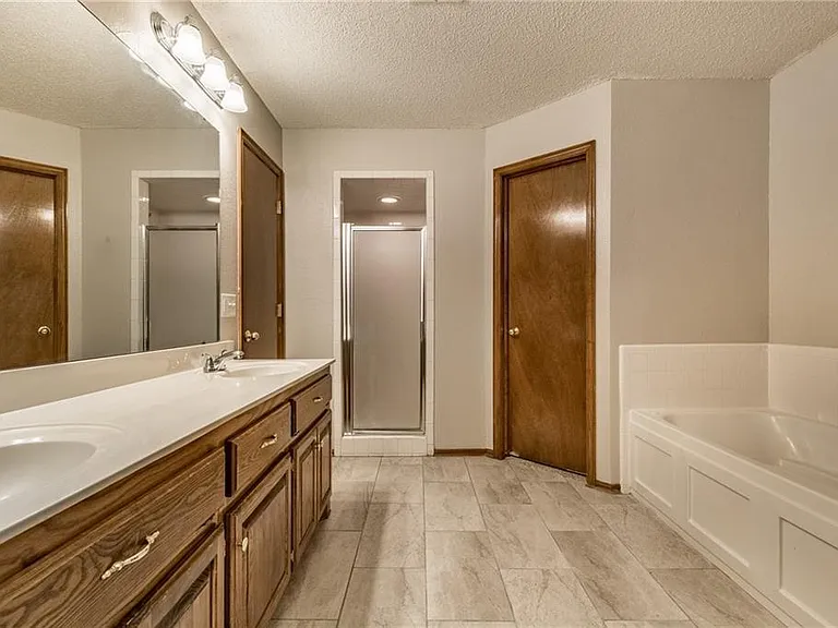 8901 NW 85th Pl — Photo 12