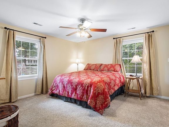 4th image of 4533 Haymarket Ln