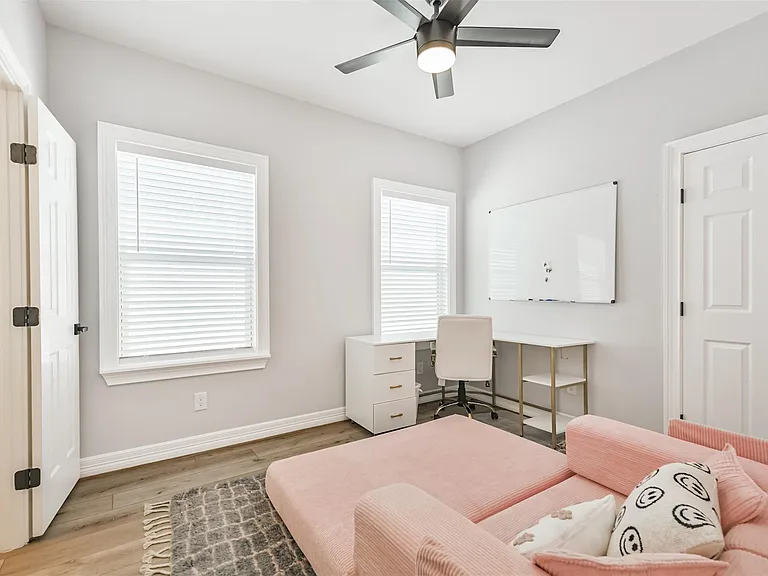 1010 Melneeka Ln — Photo 27