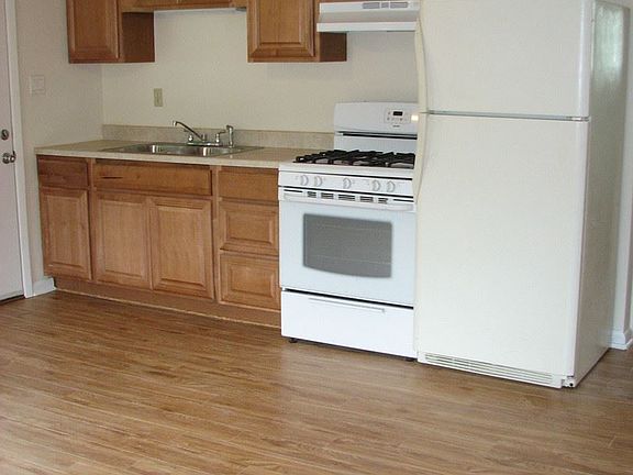2nd image of 2703 E Walnut St #B