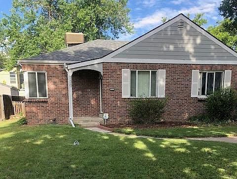 close in of front of Duplex