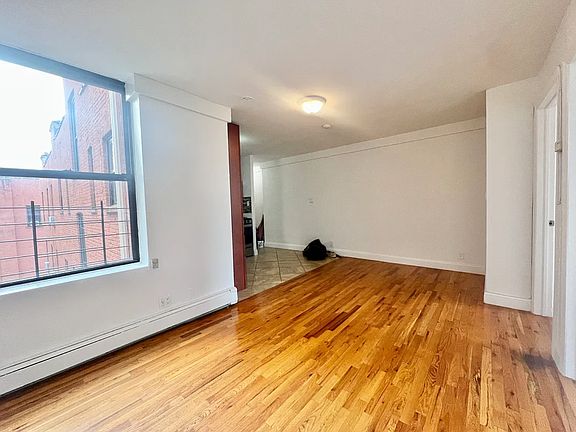 4th image of 951 Putnam Ave #3B