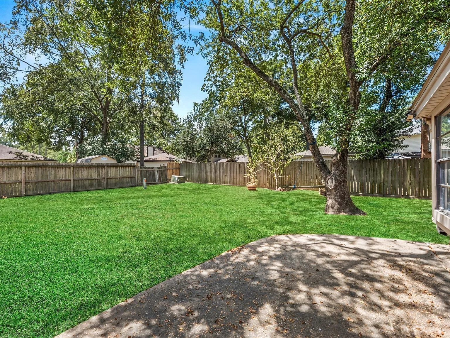 4 bed, 2.5 bath, 2262 sqft, $2,500 — Photo 2