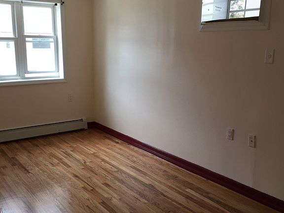 5th image of 922 E 222nd St