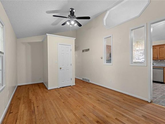 5th image of 506 N Bynum Rd