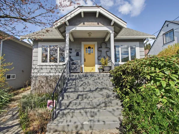 1523 7th Ave, New Westminster, BC V3M 2K2
