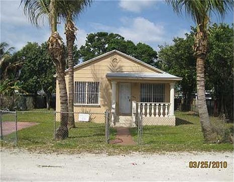 1st image of 10528 NW 33rd Ave