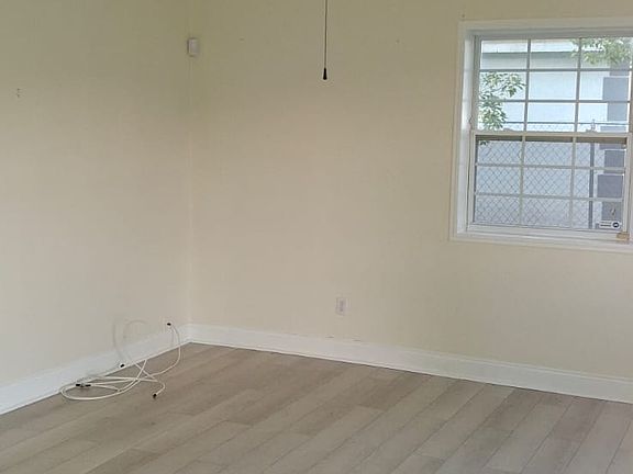 5th image of 706 Dromedary Dr