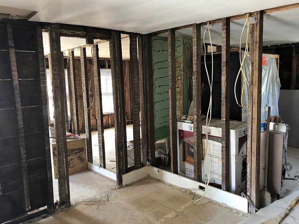 2nd image of 10 Silverina Ln