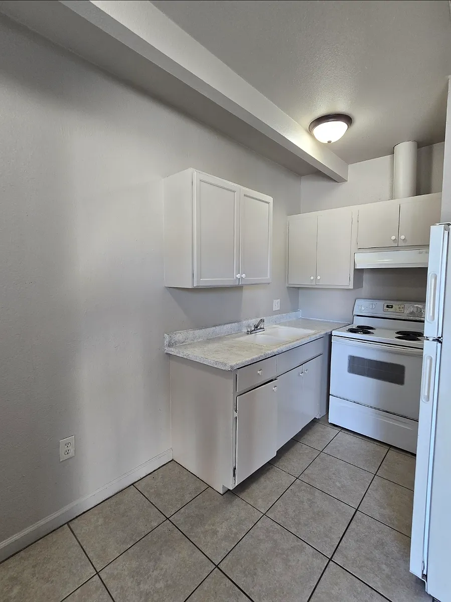 Building Photo - 443 N Diana St #D