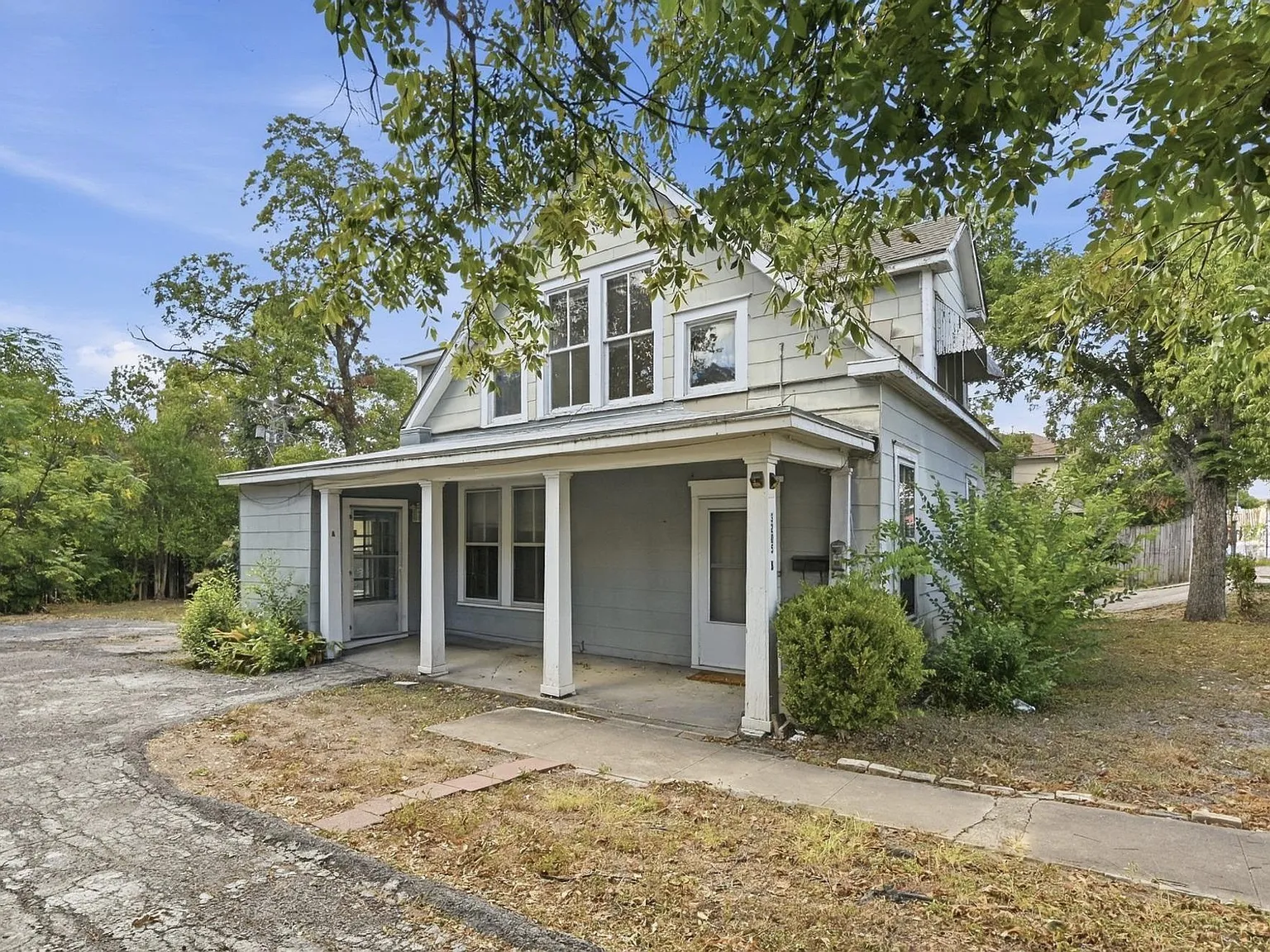 3205 Guadalupe St — Photo 2