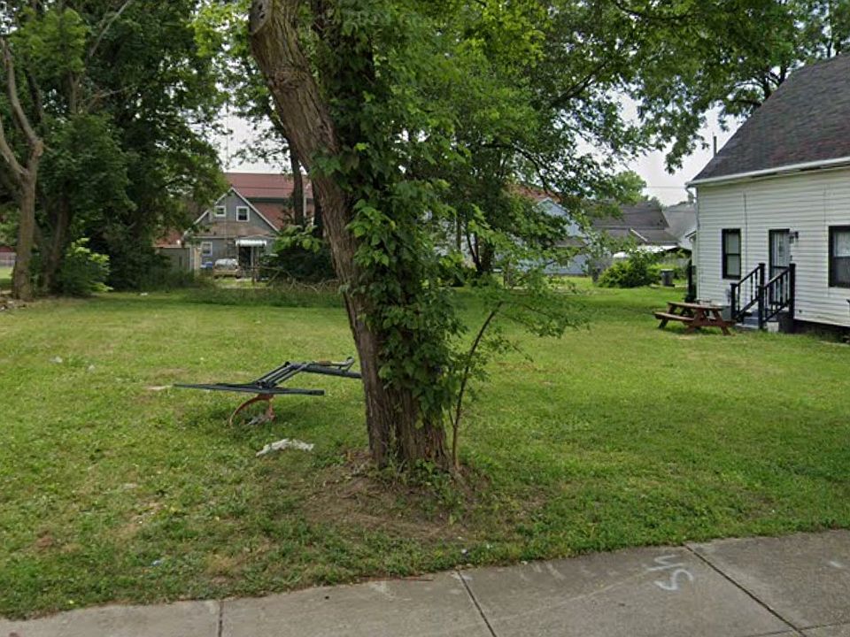 2nd image of 1039 W Roache St