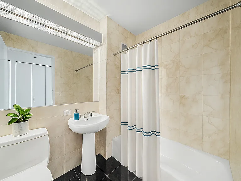 420 E 61st St #6A — Photo 7