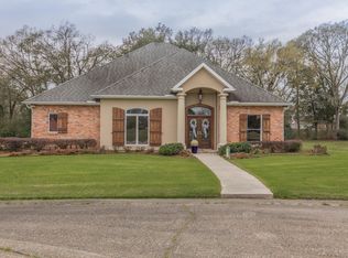 300 Steeple Chase Dr, New Iberia, LA 70560