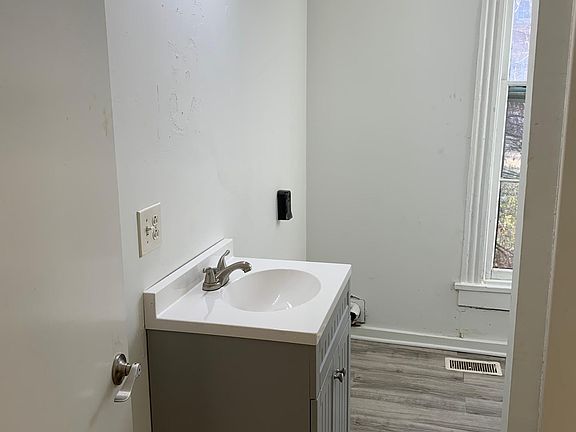 4th image of 311 Cleveland St #A