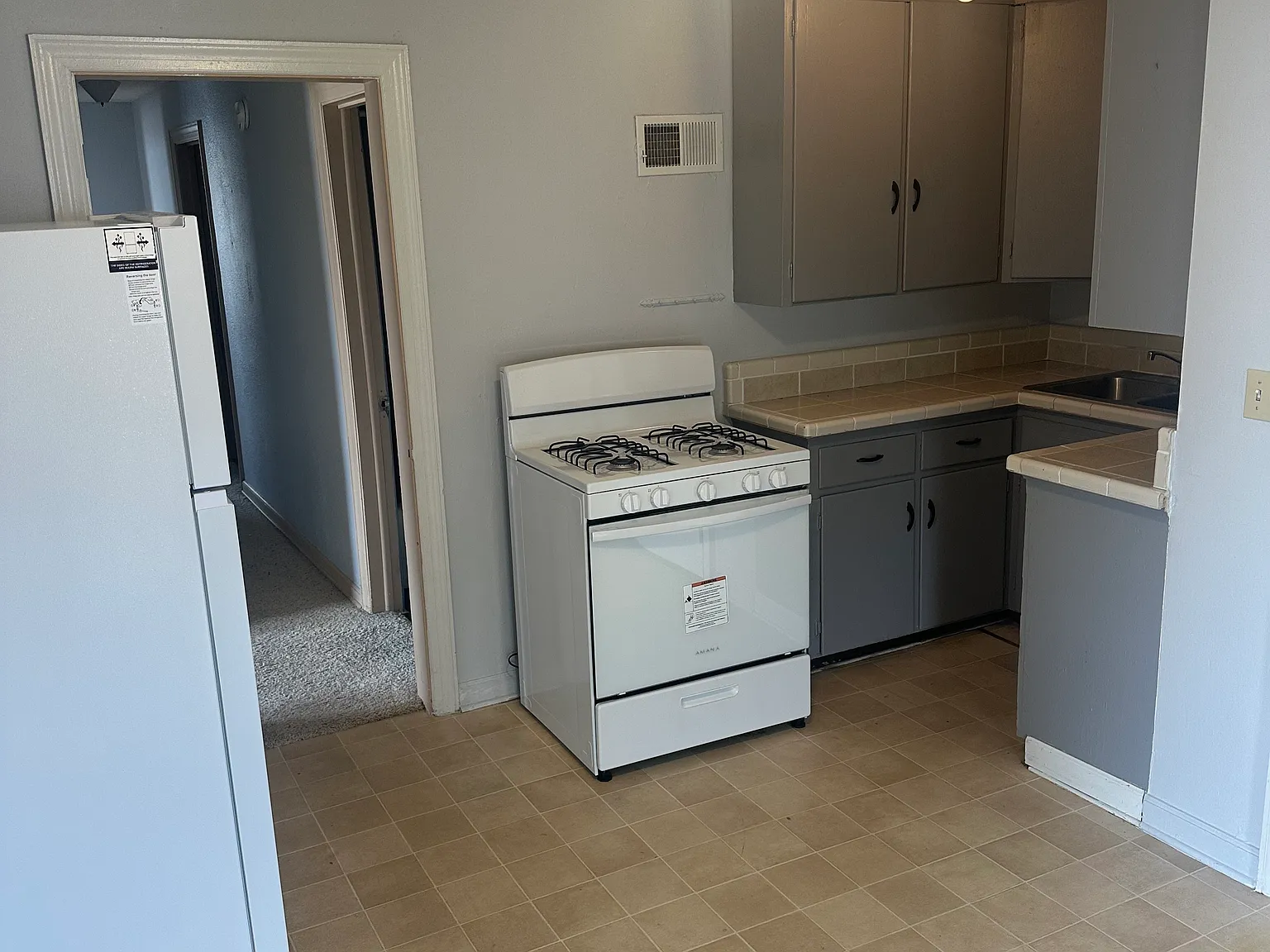 3 bed, 1400 sqft, $1,500 — Photo 3