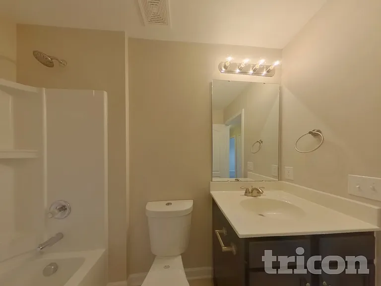 1048 Silverberry St — Photo 12