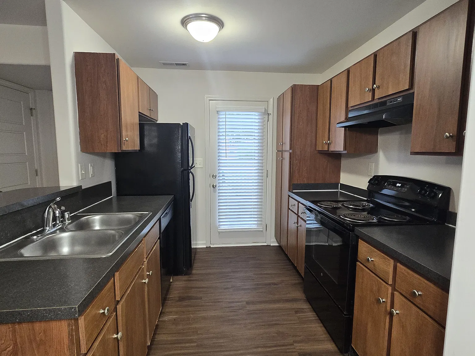 3 bed, 1202 sqft, $1,870 — Photo 3