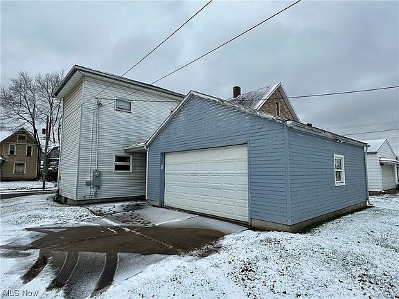 4th image of 617 W 1st St